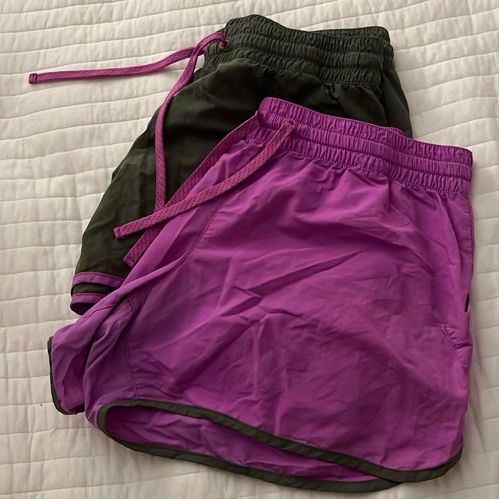 Columbia short set size medium, and excellent condition